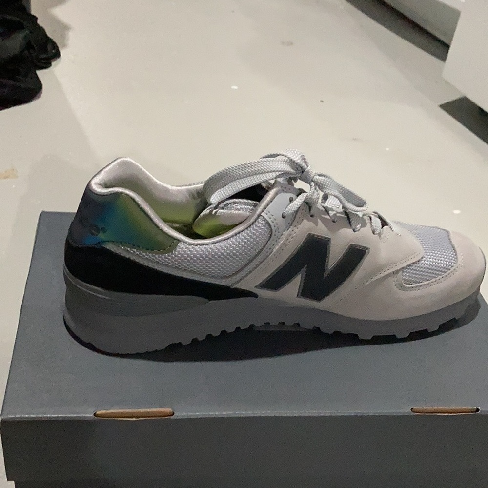 Men’s size 10 Hommes New Balance sneakers- new